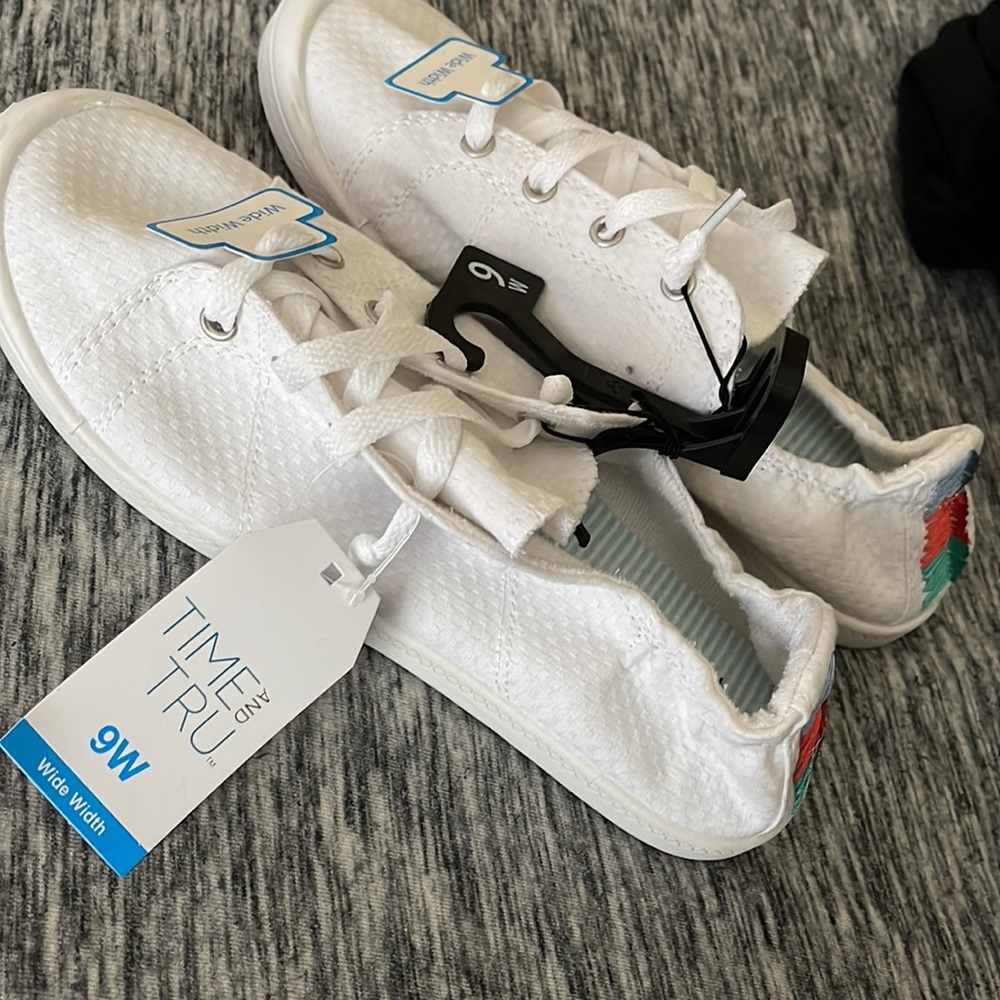 Shoes - Picture 2 of 4